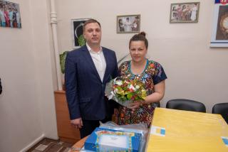 Кам’янчанку, яка народила дитину в День матері, привітала влада міста